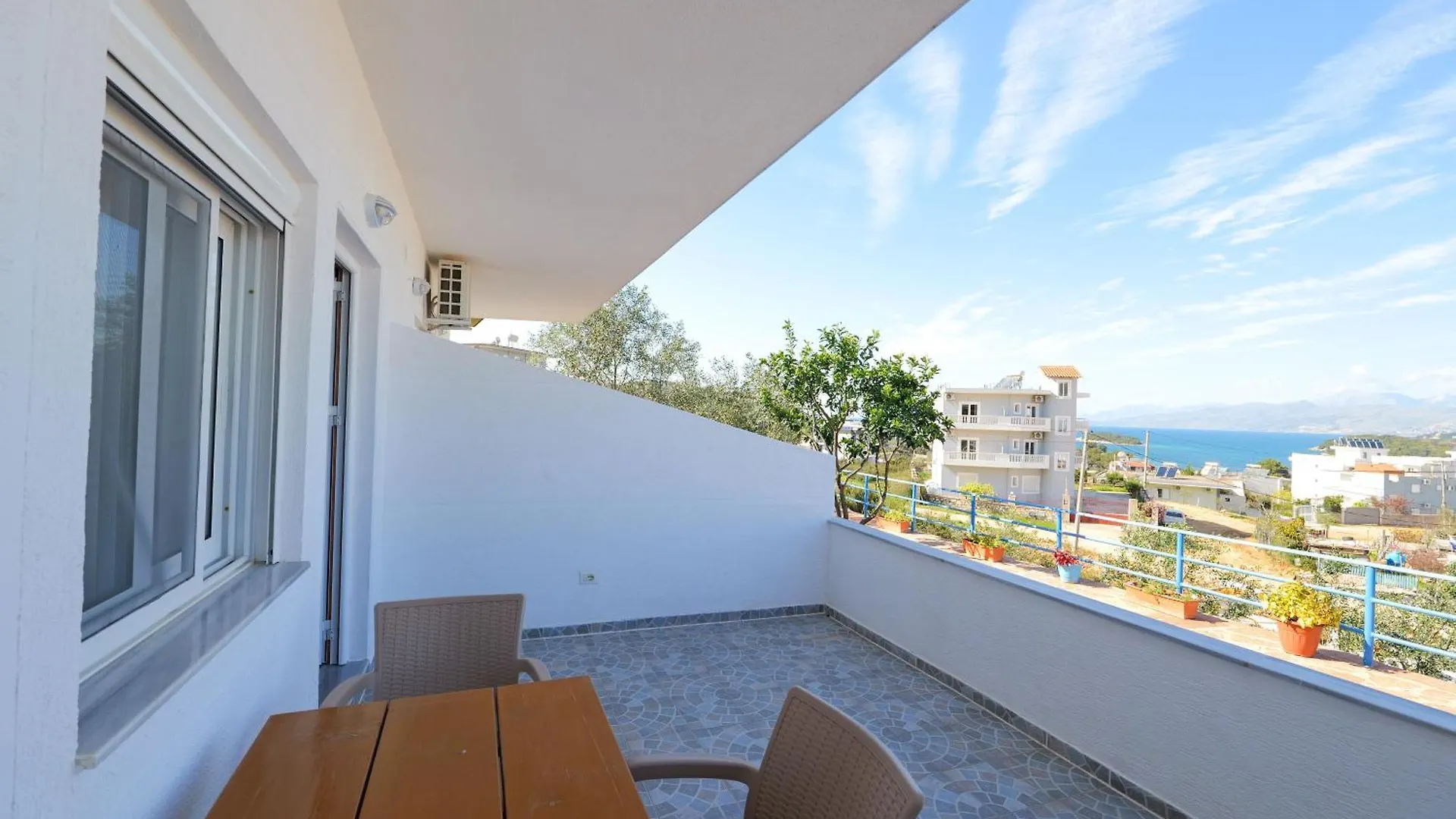 Guesthouse Blue Sky 사밀